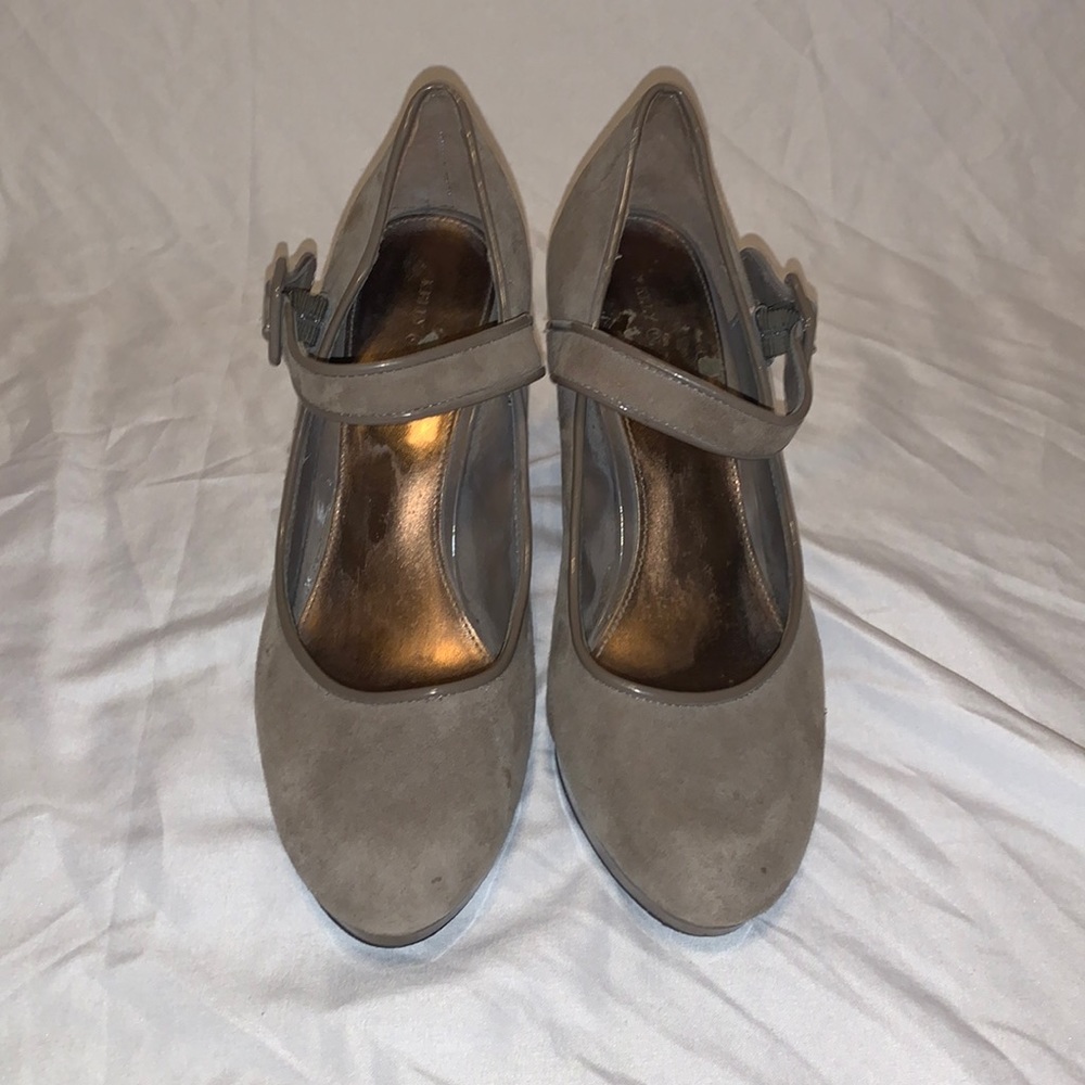 tan heels
